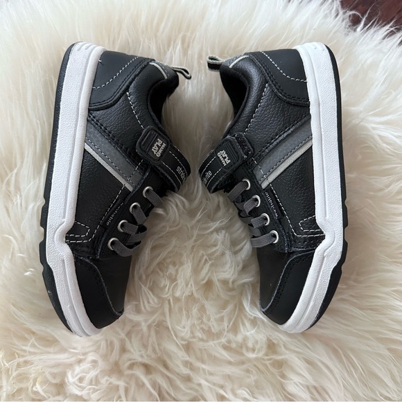 Toddler size 9.5W Stride Rite M2P Kaleb Black Gray and White Velcro Sneaker - Picture 6 of 8